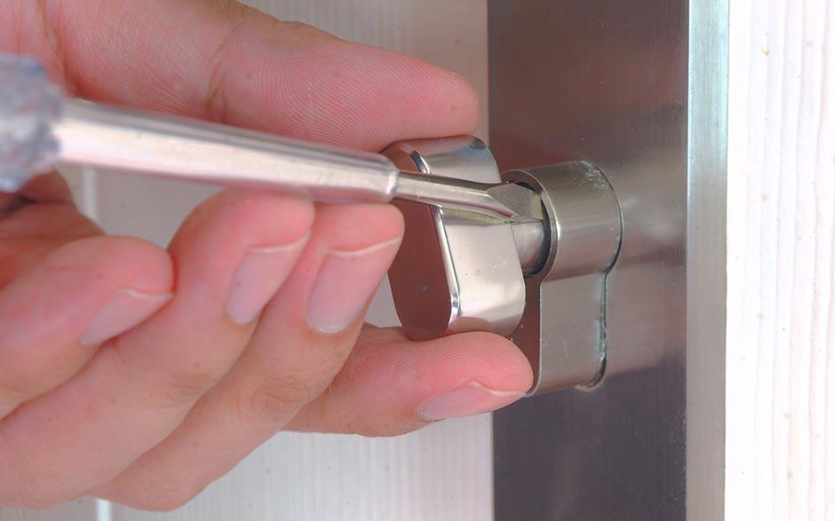 changer une serrure de porte d'entrée Salon-de-Provence